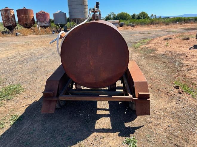 1100L Fuel Trailer