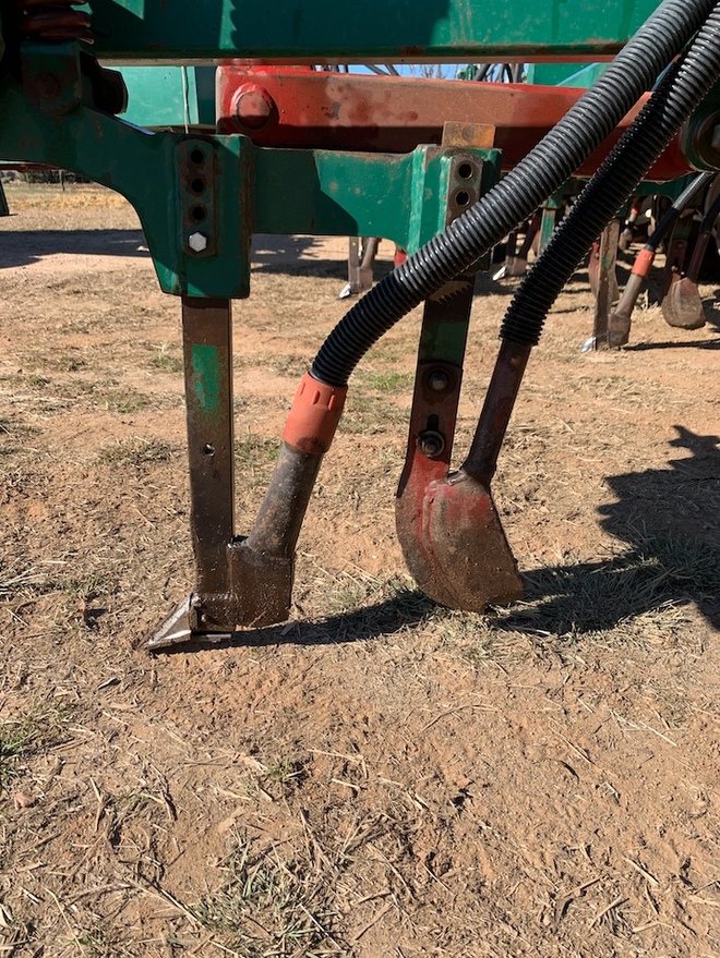 35 Foot Janke Airseeder bar with 6000L Simplicity Triple bin