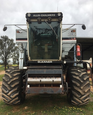 ALLIS-CHALMERS L3 GLEANER HEADER FOR SALE w Front 2 Reels & LEITH Comb Trailer