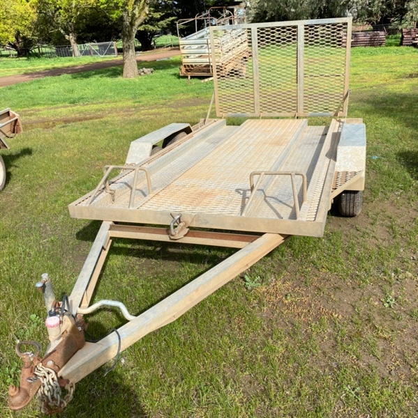 Tandem trailer for buggy with built in ramp 