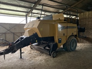 2006 Challenger LB34 Baler