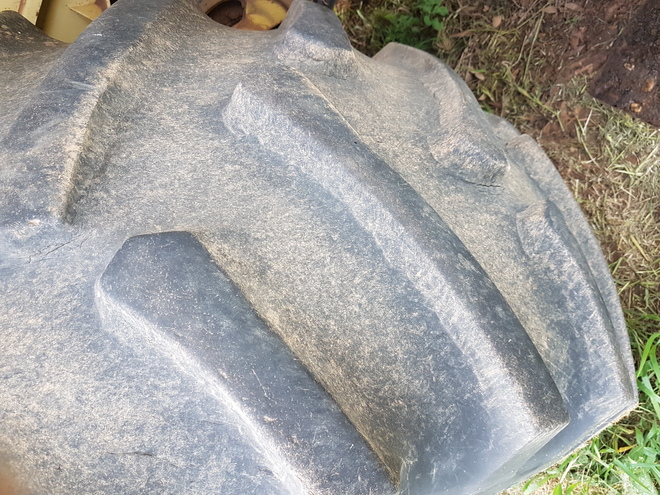 Header Tyres 28L-26 on 25" Rims