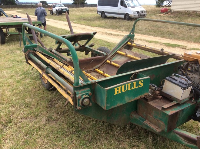 Under Auction - Hulls Hydraulic Bale Feeder - 2% + GST Buyers Premium On All Lots 