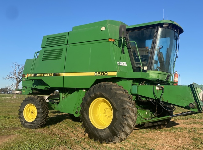 1995 John Deere 9500 Header with 930 Batt Front & Trailer