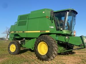 1995 John Deere 9500 Header with 930 Batt Front & Trailer