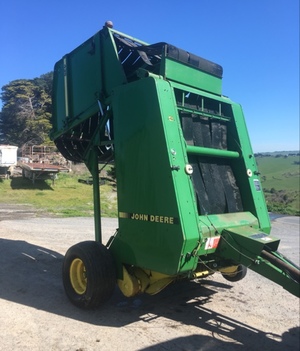John Deere 435 Round Baler