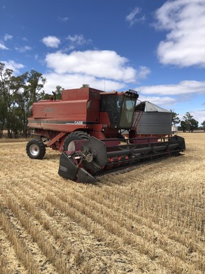 Case IH 1680 Header with 30ft 1020 flex front
