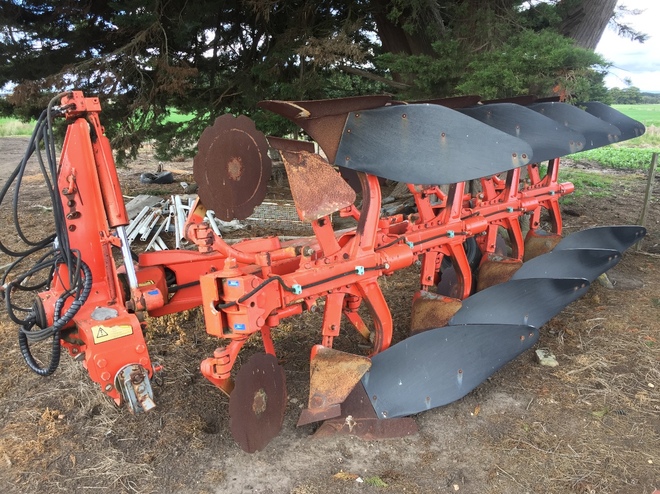 Kuhn Vari-Master 151 Reversible Mould Board Plough
