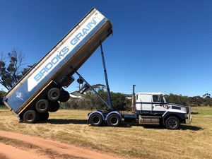 **PRICE NEGOTIABLE** International 3600 Prime Mover & Tri-Axle Trailer