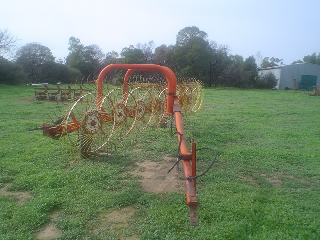 Hay rake 9 wheel in line