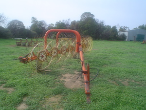Hay rake 9 wheel in line