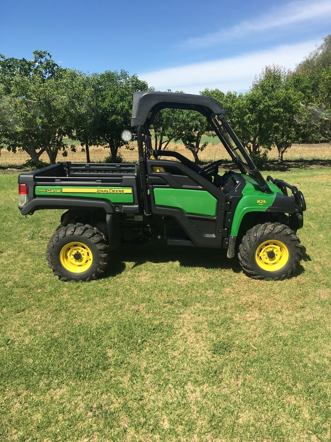 John Deere  825 I XUV  Gator