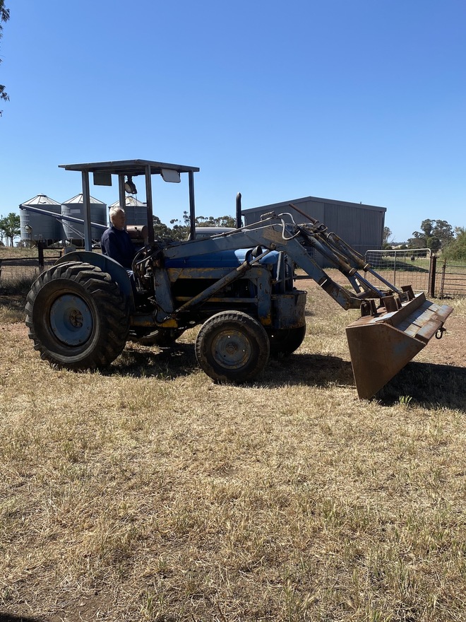 FORDSON POWER MAJOR FRONT END LOADER/BUCKET/FORKS
