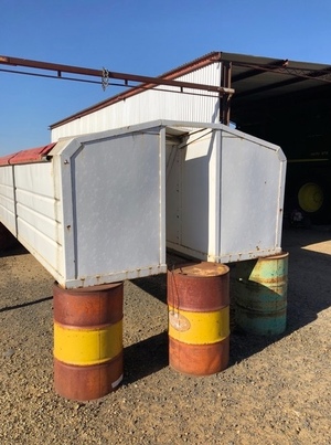 1985 Lusty Convertable 41foot Trailer