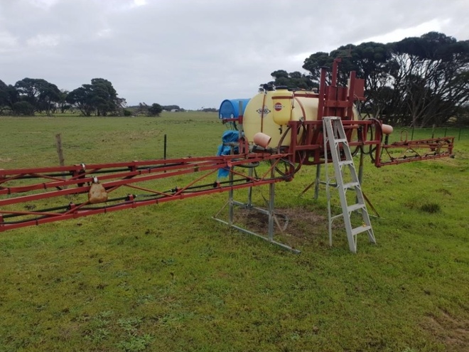 Hardi 1200L / 15m Boom Spray