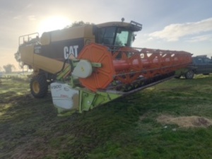 2005 CAT Lexion 470R Header with Front