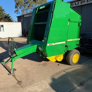 John Deere 550 Round Baler