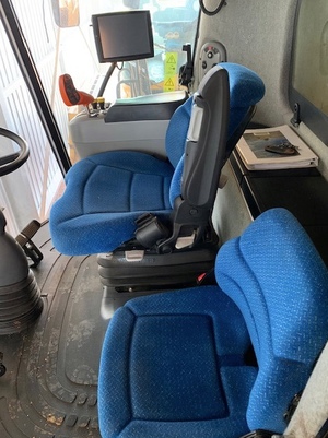 2014 New Holland Combine CR 9090