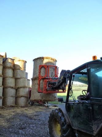 Clam shell bale grab, suits square and round bales