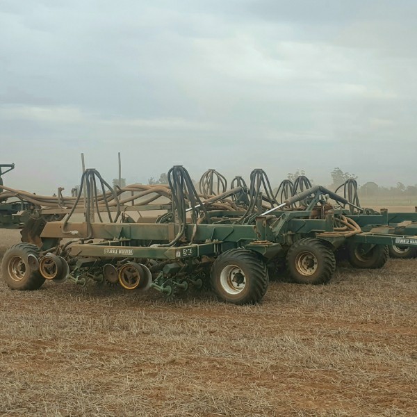 Excel Disc seeder & Simplicity Triple Bin Cart