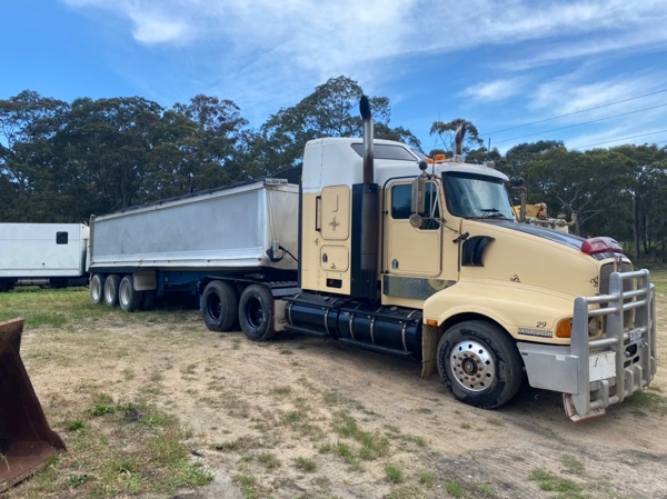 2005 T604 Kenworth & 2008 Hercules Trailer 