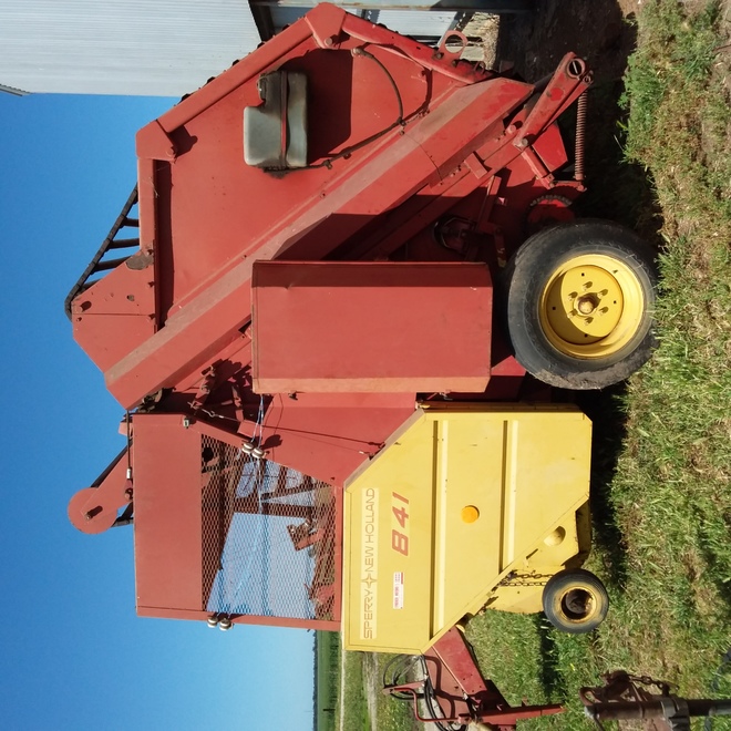 Round Baler New Holland 841