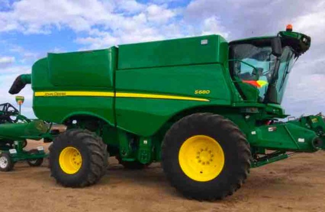 2013 John Deere S680 with 2013 12 Mtr 640 Draper front on 2016 Leith Trailer