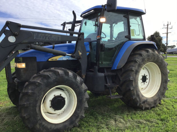 New Holland  TM 140