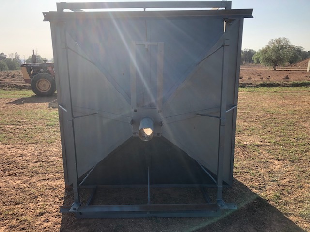 Feed Out Grain Bin to put on Bogie Trailer feeding out grain to livestock
