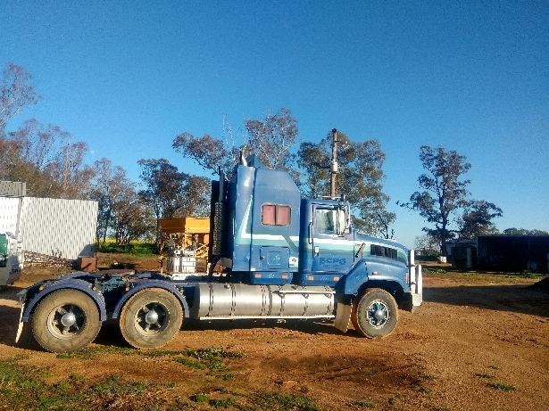 International transtar 4670. Prime mover