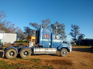 International transtar 4670. Prime mover