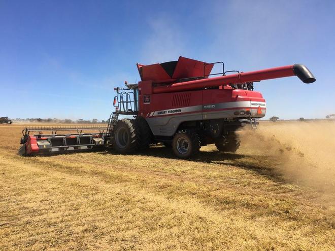 2014 Massey Ferguson 9560 Header