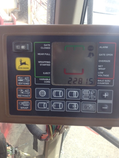 John Deere 566 Round Baler