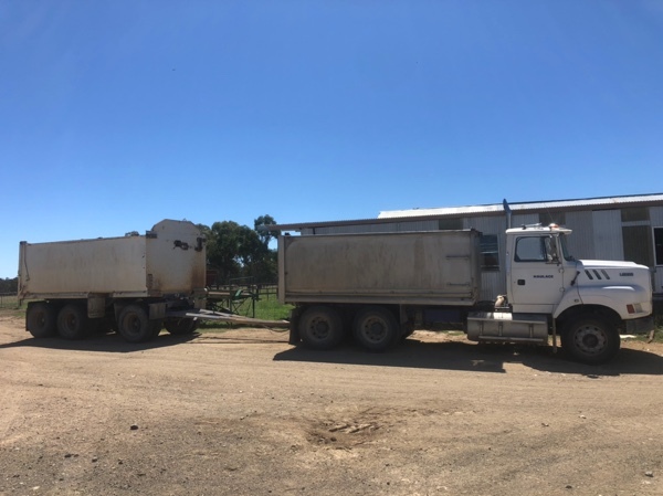 Ford Louisville L9000 and Super Dog
