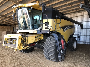 CX 860 New Holland Harvestor with 40' Honeybee Draper Front & Trailer