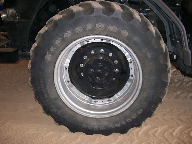 Magnum Front Rims/Tyres 480/70R-34 or Taken off Front Duals.