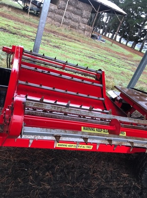 WMI Elite Bale Feeder