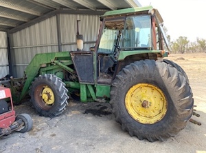 Chamberlain 4090 FEL 4WD Tractor