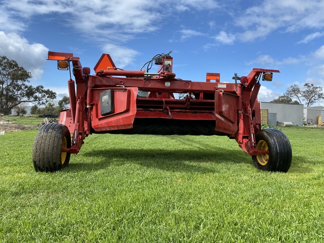 New Holland H7450 Discbine