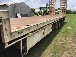 2014 Southern Cross Outback 45ft Tri-Axle Drop Deck Trailer with ramps