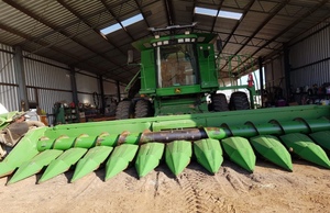 2009 John Deere 1255A 30ft Bean Front