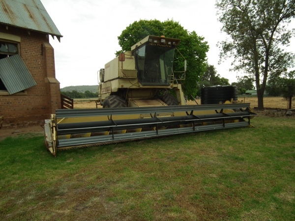 8070 New Holland Header