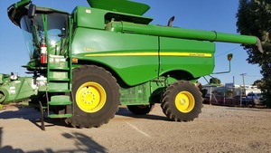 2014 John Deere S660 & 640D Front and Trailer