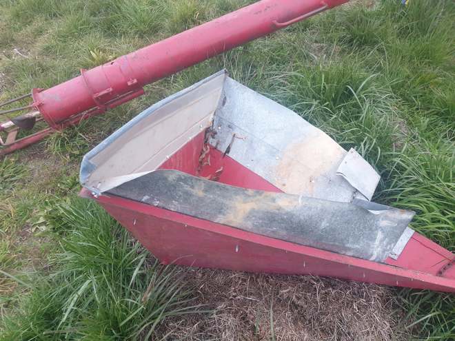 Grain Auger and Hopper with Honda engine