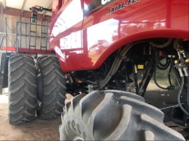 2014 Case IH 6140 AFM Header with Case 3152 40Ft Front