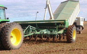 Chamberlain John Deere 753 Combine 28 Row 