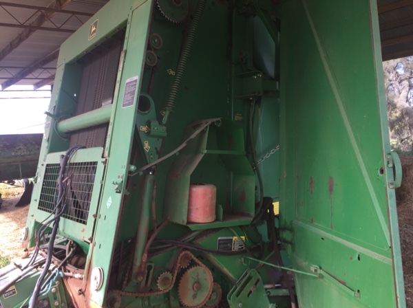 John Deere 466 Baler