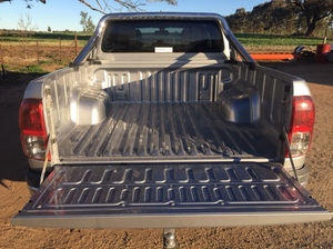 2019 toyota hilux sr5 tub