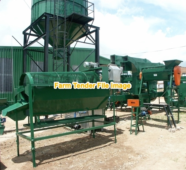 Dehusking equipment including Silo