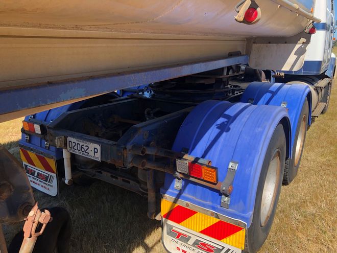 International 3600 Prime Mover & Tri-Axle Trailer